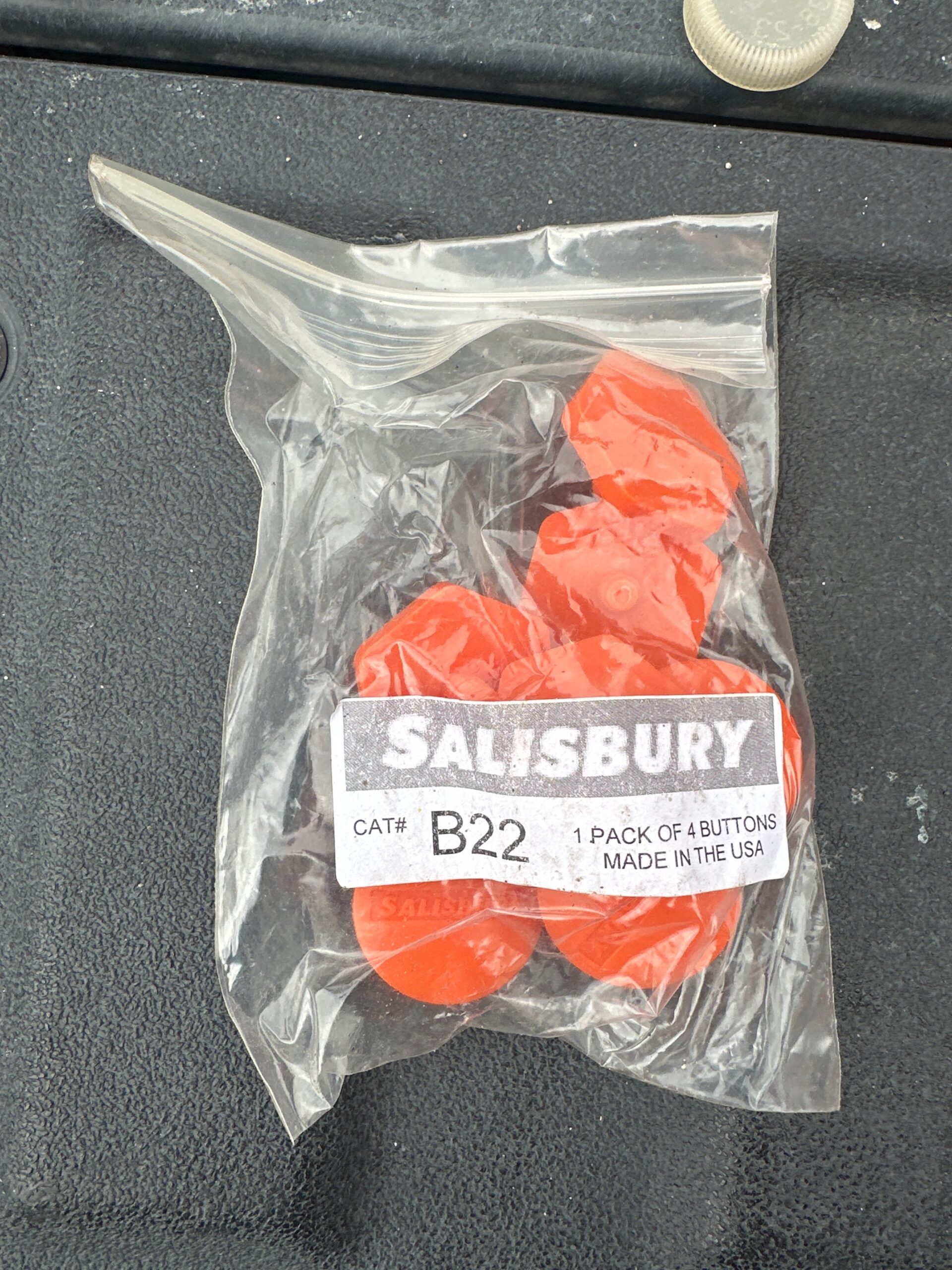 29. Salisbury B22 buttons for straps